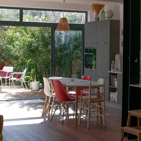 Appartement Large Cosy Nest With Garden In *