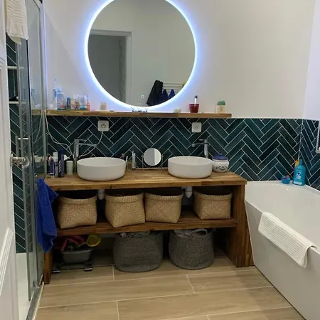 Large Cosy Nest With Garden In Appartement *